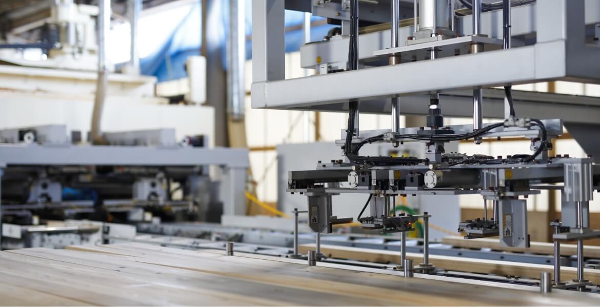 プレカットをしている機械