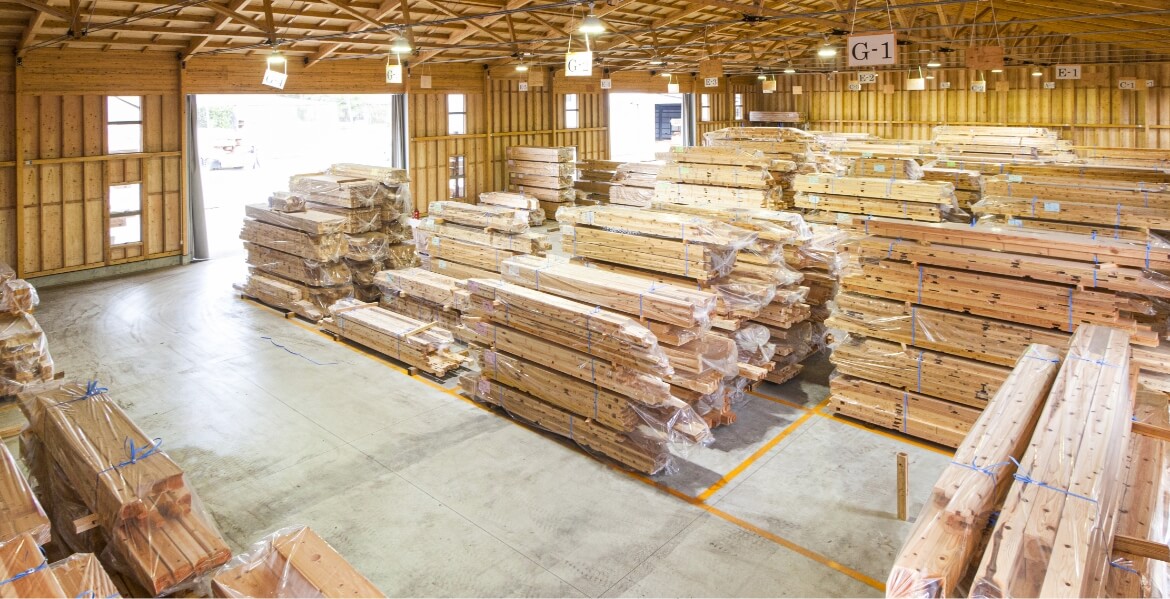 ATAハイブリッド構法の木材で建てた倉庫