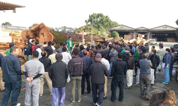 本社素材部のようす